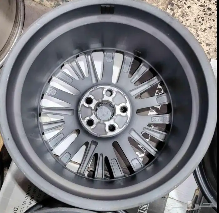 جنوط لكزس ES350 2025 مقاس 18 اصليه اصفار 4