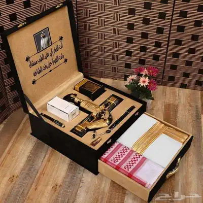 عرض رجالي يتكون الطقم من  مشلح حساوي صناعه سوريا مقصب ذهبي. index