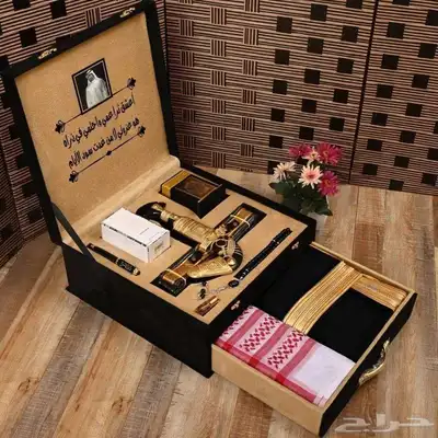 عرض رجالي يتكون الطقم من  مشلح حساوي صناعه سوريا مقصب ذهبي. index