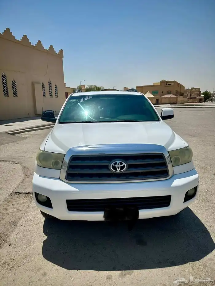 Toyota Sequoia 2010 in mint condition 2
