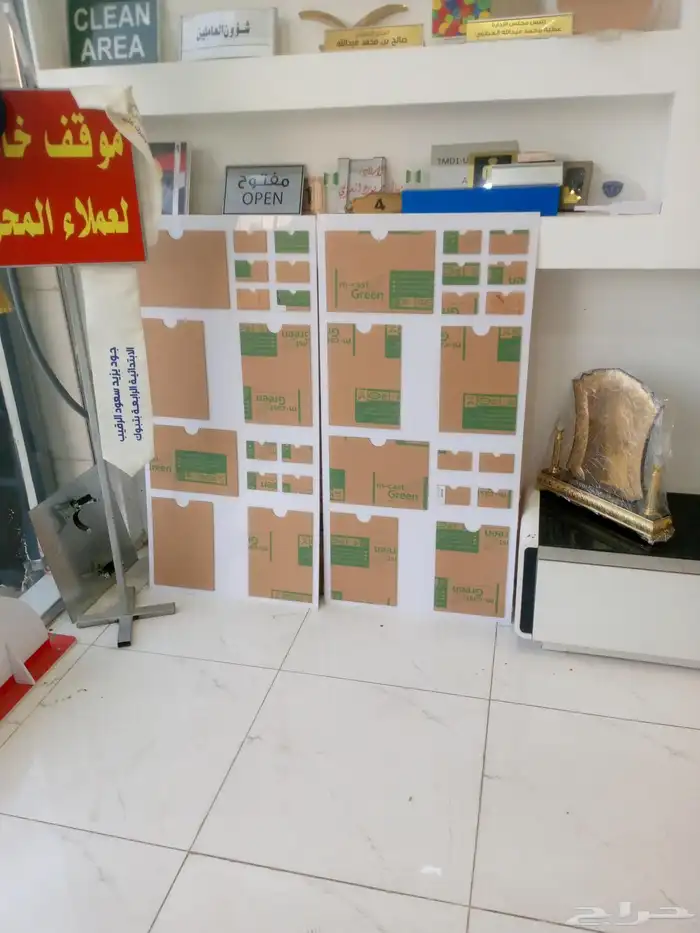 خطاط ورسام جداريات وكافه الإعلانات واللوحات الفنية والإرشادي 1