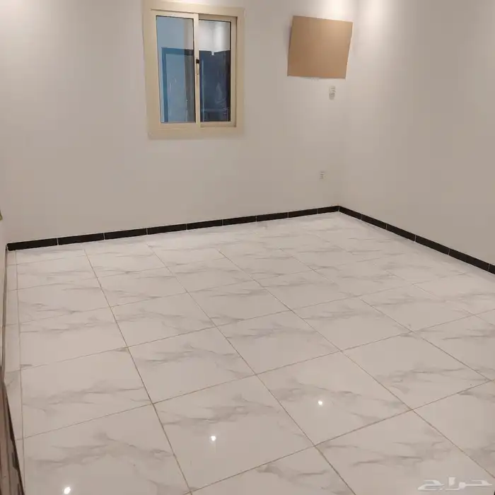 للبيع شقة جديدة بموقع مميز في حي الواحة 2