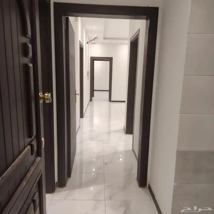 للبيع شقة جديدة بموقع مميز في حي الواحة 0