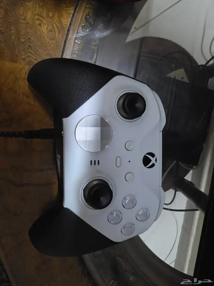 للبيع xbox series x مع يد تحكم ايليت مع سماعة هايبر كلاود 3 1