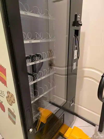 مكينة بيع ذاتي صناعة إيطالية _ Vending machine snacks index