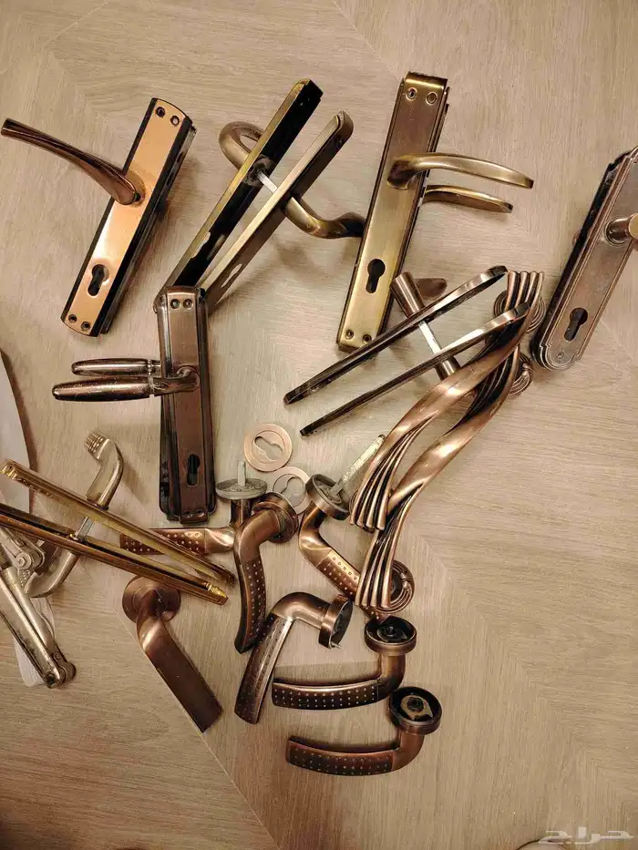 طاوله شاشه ونجف وفرن كهربائي 4