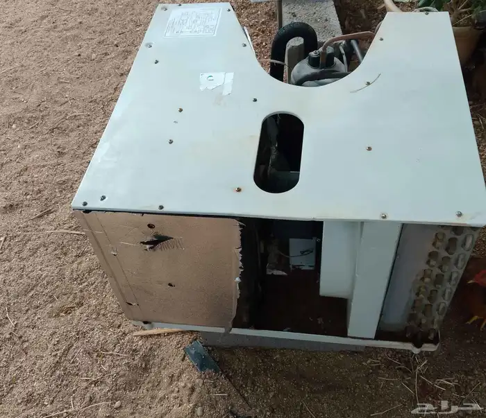 سلام عليكم يوجد مكيفات العدد 2جديده سبب البيع نقلامن شقه 2
