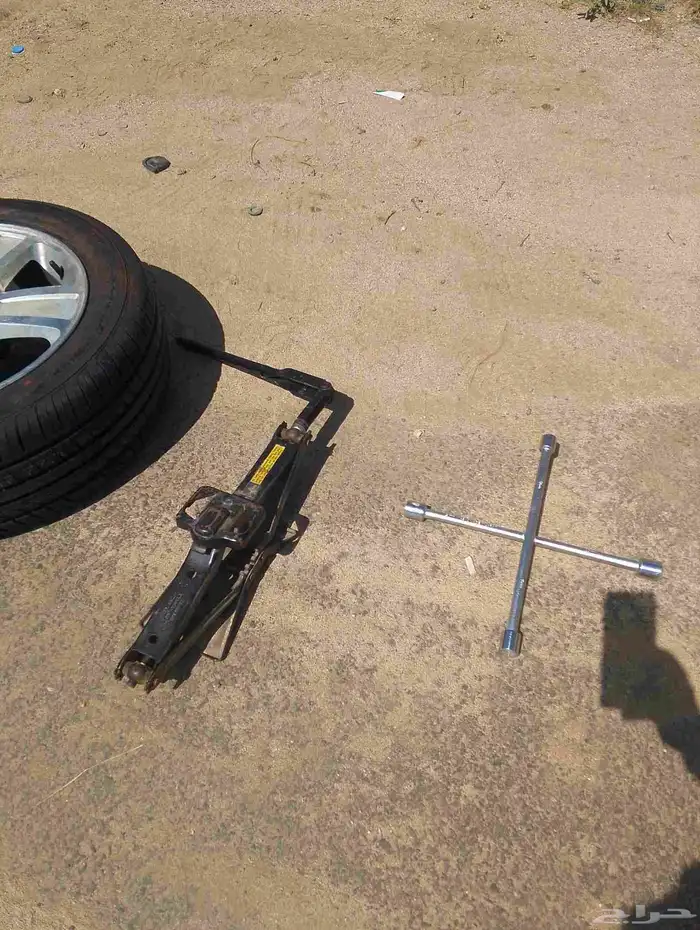 للبيع عفريته فورد مع المفك وجنط 17 والكفر جديد 1