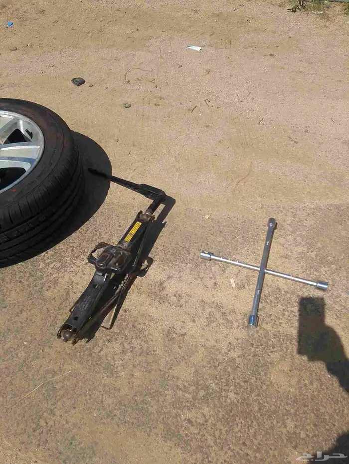 للبيع عفريته فورد مع المفك وجنط 17 والكفر جديد 2