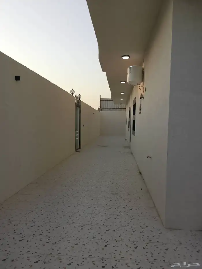 للبيع شقه تمليك ارضيه بالدمام حي احد 71 جديده 680 الف 1