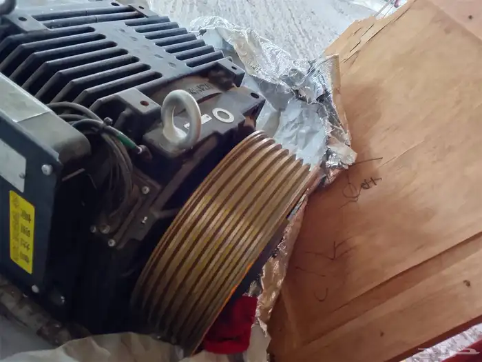 مكينة مصعد لم تستخدم جديدة وقطع غيار جديده 2