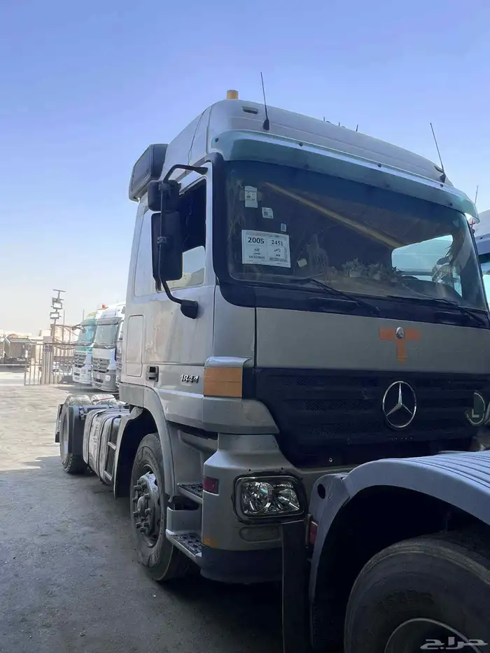 حراج معرض رائد للسيارات والشاحنات كل يوم جمعه 26