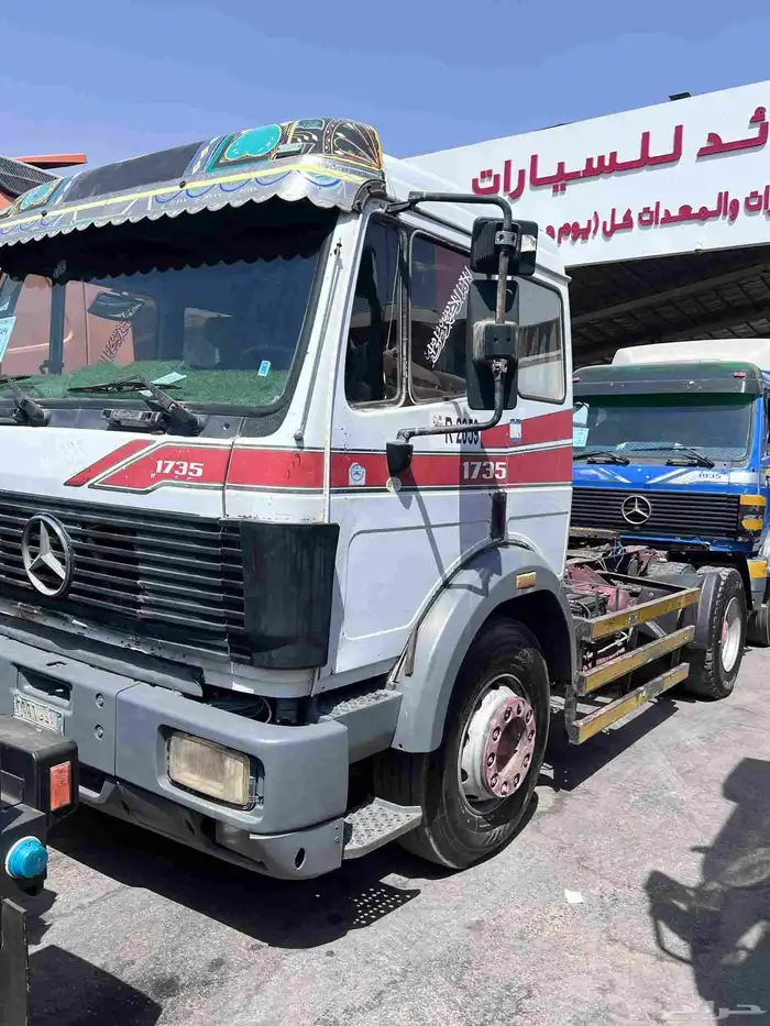 حراج معرض رائد للسيارات والشاحنات كل يوم جمعه 4
