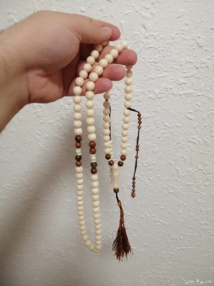 سبحة كهرمان لون عاجي مطعمة بكوك بني اصلي (جديدة) حبة كبيرة. 0