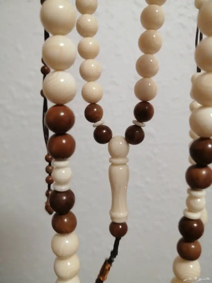 سبحة كهرمان لون عاجي مطعمة بكوك بني اصلي (جديدة) حبة كبيرة. 3