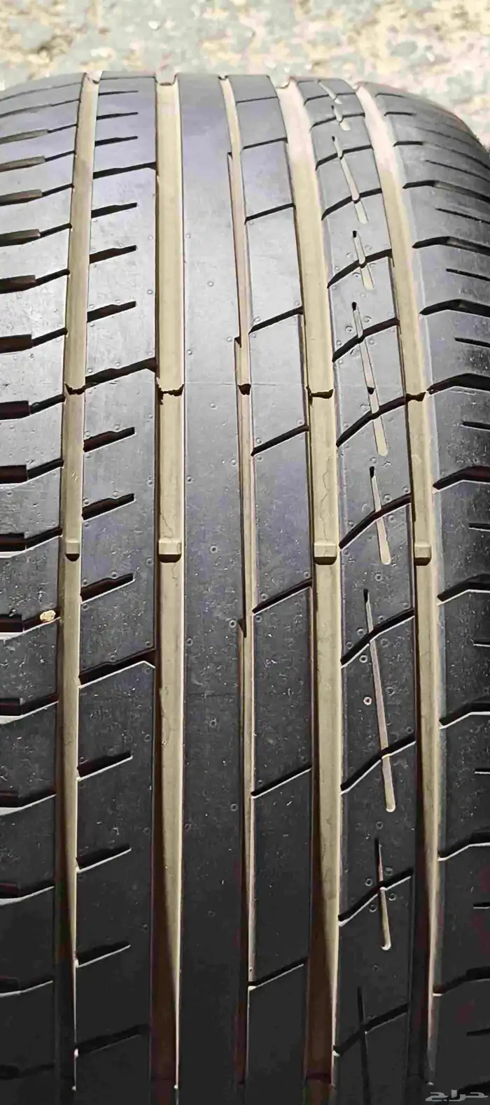 كفرات بوروش شبه جديدة مقاس 295 35 21  تاريخ 2023 6