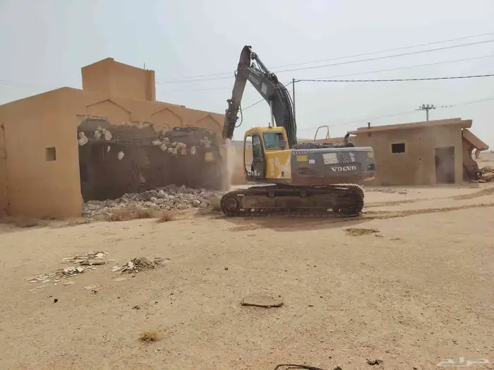 معدات للإيجار جميع انواع الحفر وترحيل وهدم المباني 0