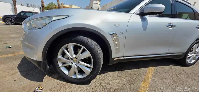 إنفنتي QX70 2015 بحالة ممتازة 6