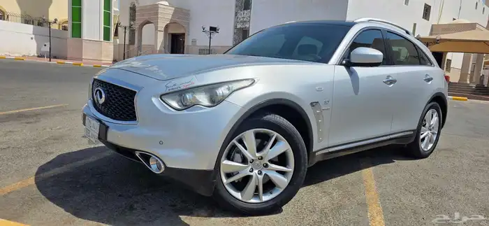 إنفنتي QX70 2015 بحالة ممتازة 2