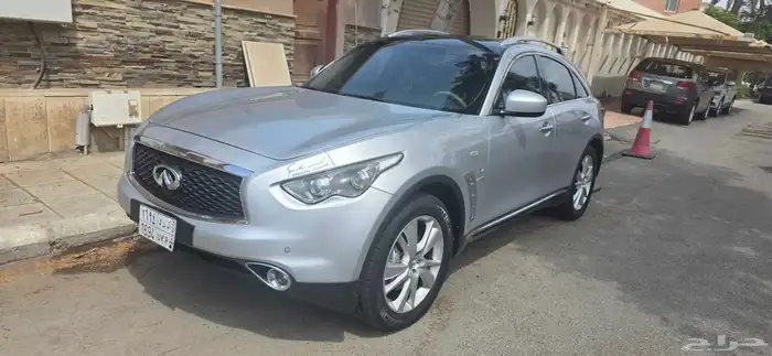 إنفنتي QX70 2015 بحالة ممتازة 1