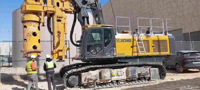 ماكينة حفر خوازيق جاهزة للعمل بالمشاريع 1