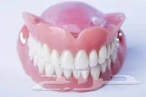 طقم أسنان متحرك مجاني للمواطنيين والمقيمين 1
