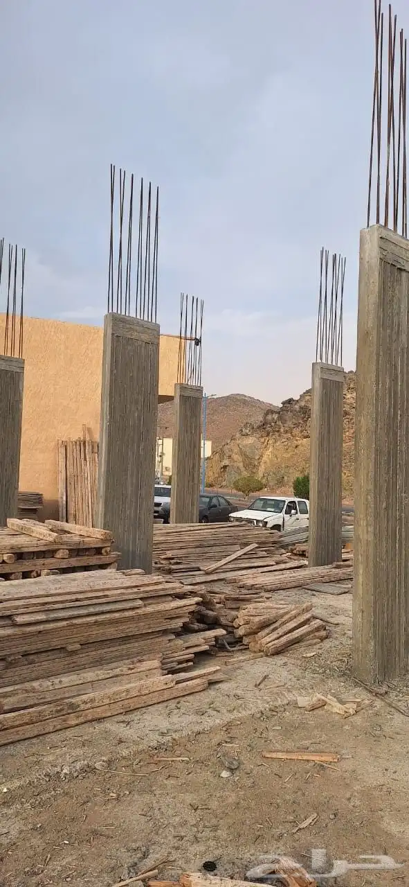 نجار مسلح موجود في الليث 0