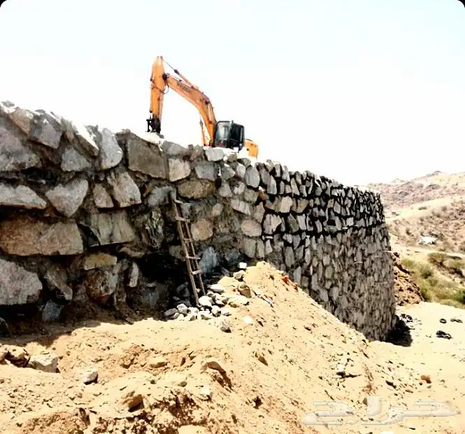 معلم حجر بناء على المزارع ورابراب 1