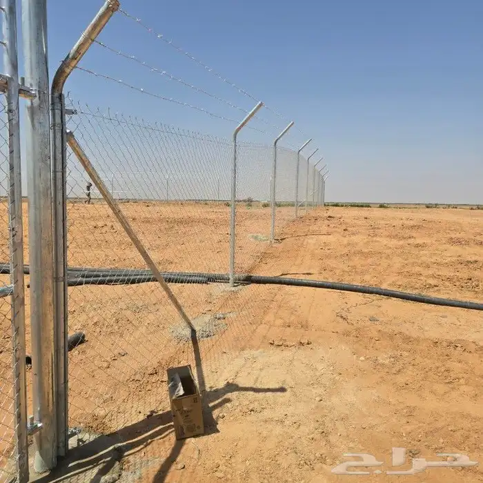 نقوم بتركيب الشبوك والاسوار الامنيه وجميع أعمال الحداده 0