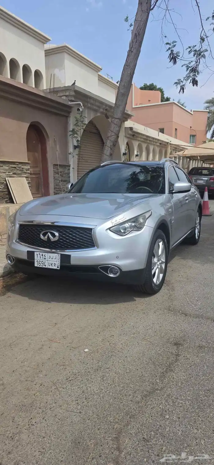 إنفنتي QX70 2015 بحالة ممتازة 0