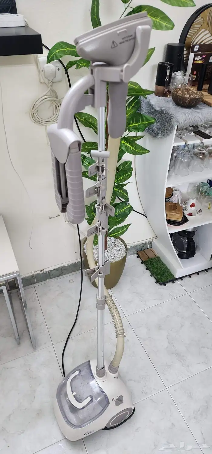 مكواة بخار للملابس بحالة ممتاز 0