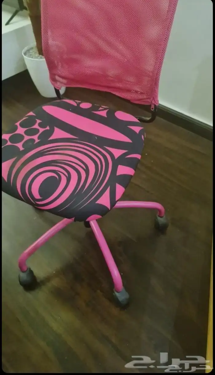 كرسي ايكيا دوار بناتي مكتبي نظيف جددا وسليم يحتا 1