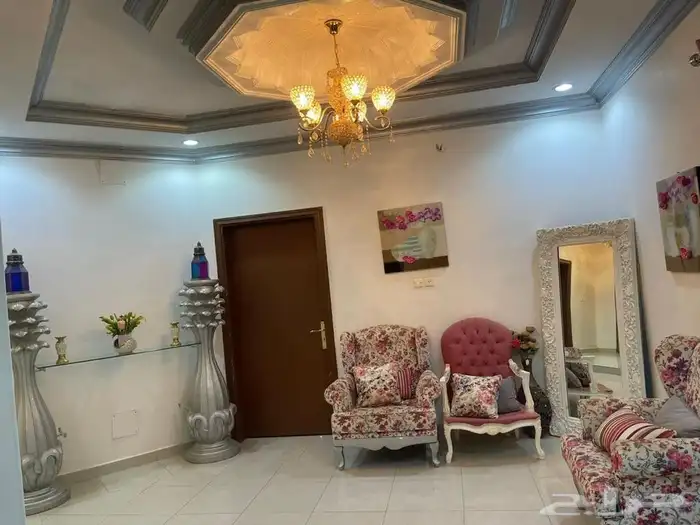 للبيع فيلا درج داخلي في الرياض في حي الخليج 4