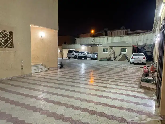 للبيع فيلا درج داخلي في الرياض في حي الخليج 2