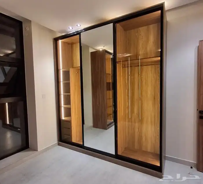 دواليب ملابس مع ديكورات داخليه 1