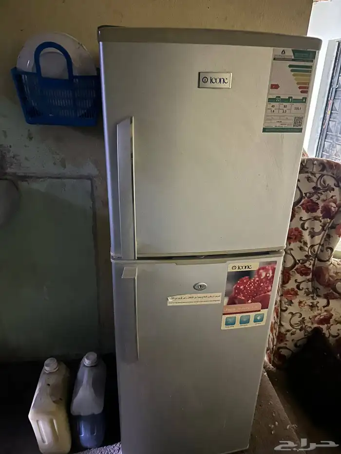 ثلاجتين وحده كبيره وحده اصغر منها بشوي ومكيف سبلت للبيع 3