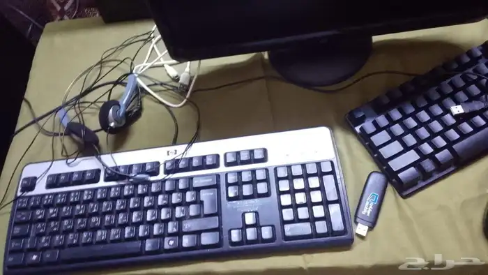بي سي مع شاشتين وطاوله وكرسي 16