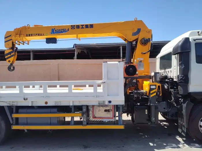 للبيع سيارة جاك سكس 2014ونش كرين عشرة طن شغال شهري مع شركة 4