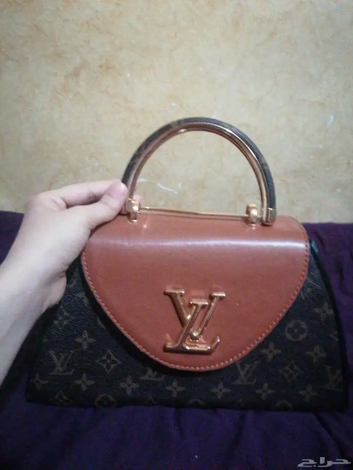 شنطة L v 0
