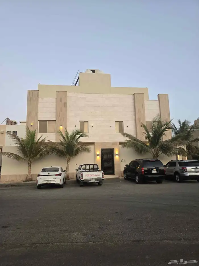 عمارة من 6 شقق وفيلا روف للبيع في جدة أبحر الشمالية 1