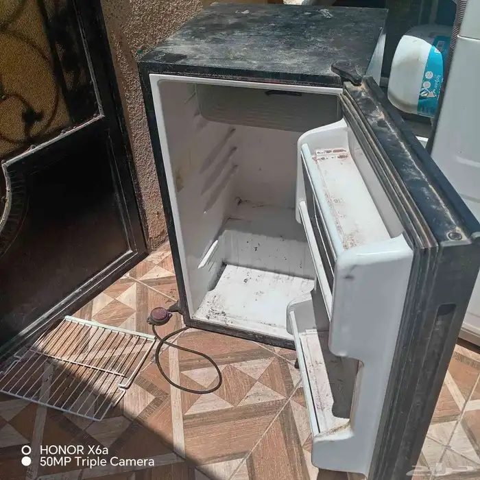 ثلاثه صغيره ارتفاع متر تصلح للغرف انوع مستخدمه نضيفه على شرط 4