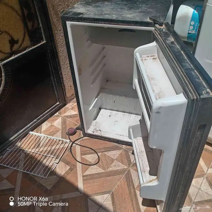 ثلاثه صغيره ارتفاع متر تصلح للغرف انوع مستخدمه نضيفه على شرط 0