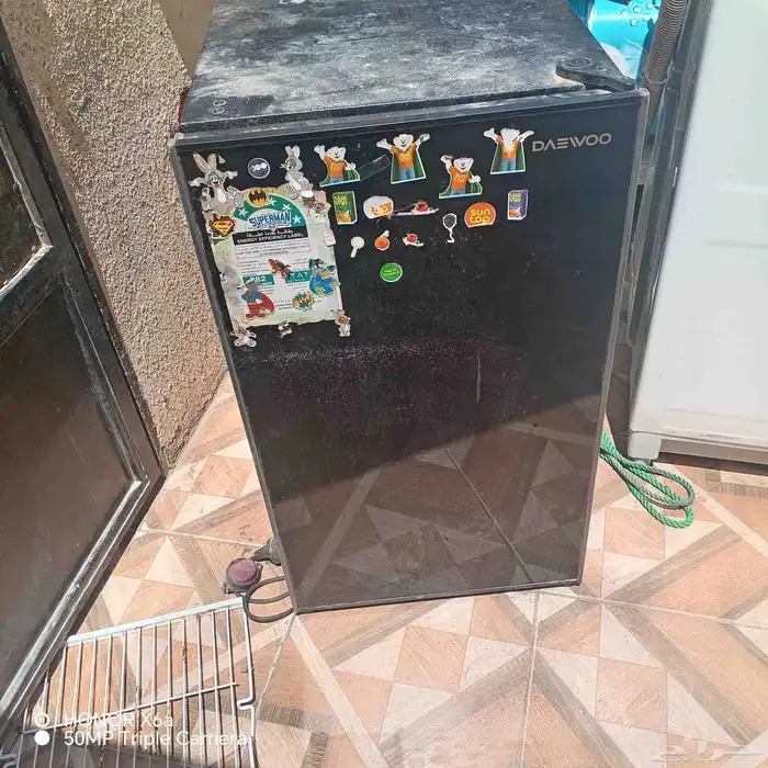 ثلاثه صغيره ارتفاع متر تصلح للغرف انوع مستخدمه نضيفه على شرط 1