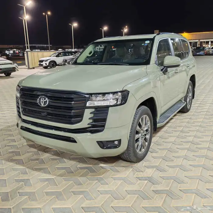 تويوتا لاندكروزر GXR L4 بنزين 2023 1