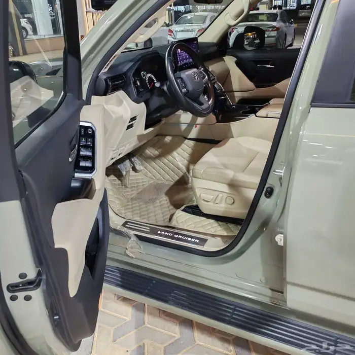 تويوتا لاندكروزر GXR L4 بنزين 2023 9