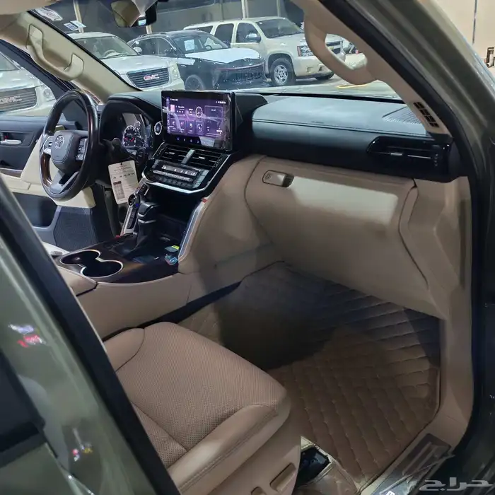 تويوتا لاندكروزر GXR L4 بنزين 2023 10