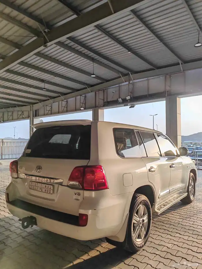 جيب لاندكروزر GXR 2012 6