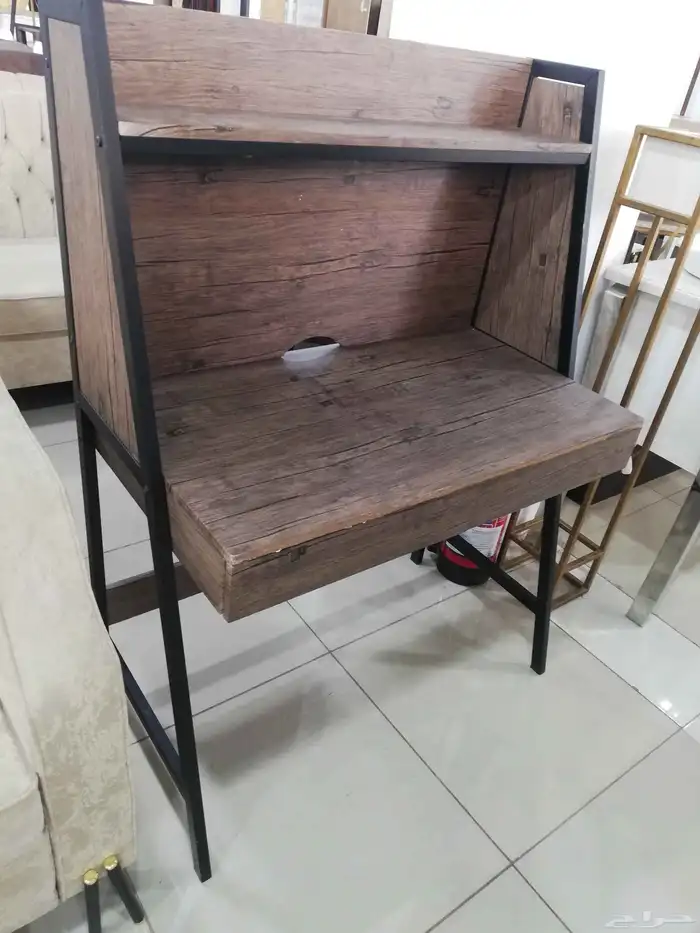 طاولة او طاوله مكتب بدروج وطاوله ضيافه كبيره معا 2 صغار 0