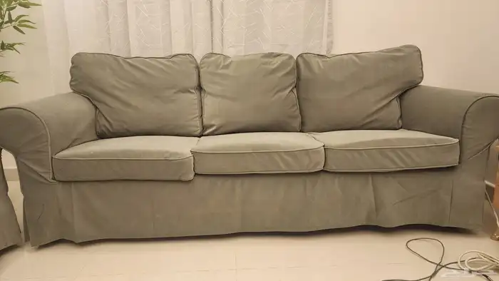 كنب ايكيا عدد 2  كل كنبة ثلاث مقاعد 4