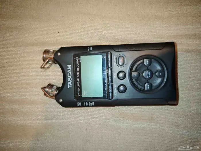 جهاز تسجيل صوت احترافي TASCAM DR-40X   بحالة ممتازة 0